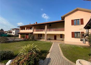 Casale con 1900MQ di giardino! 